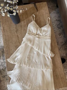 Abercrombie & Fitch White Pleated silk Maxi dress, new with tags